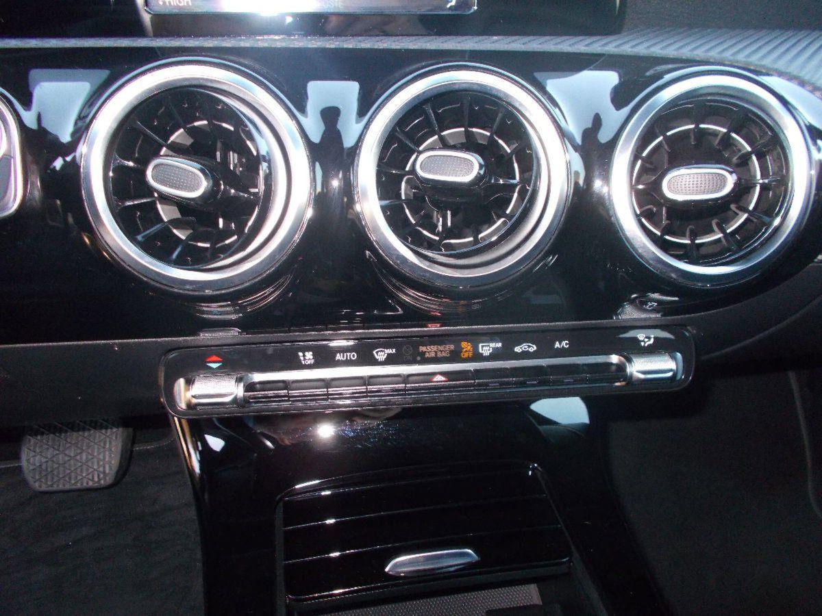 Mercedes-Benz Classe A 200 d Automatic Business (14)