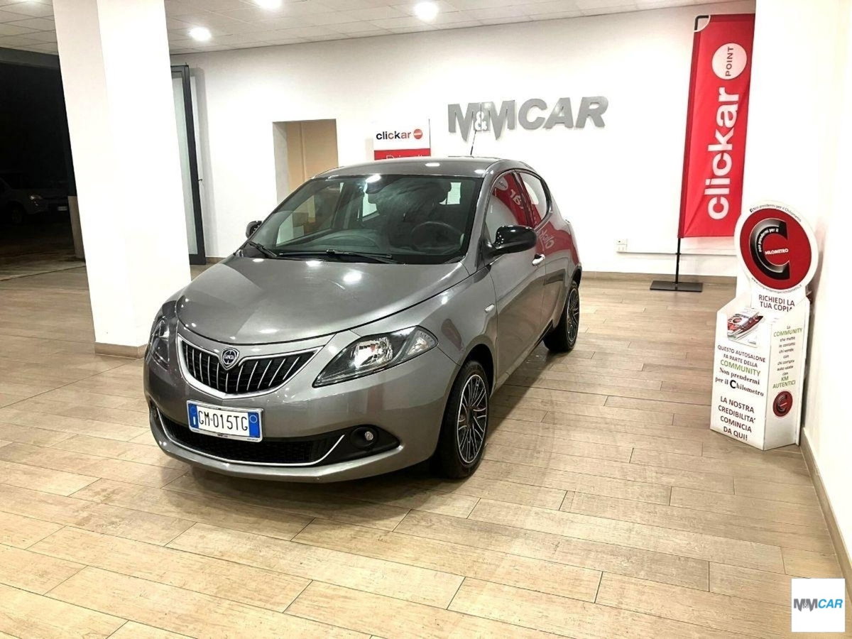 Lancia Ypsilon 1.0 FireFly 5 porte S&S Hybrid Gold Plus (2)
