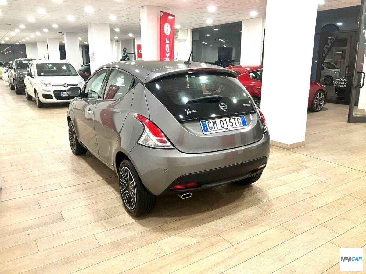 Lancia Ypsilon 1.0 FireFly 5 porte S&S Hybrid Gold Plus (4)
