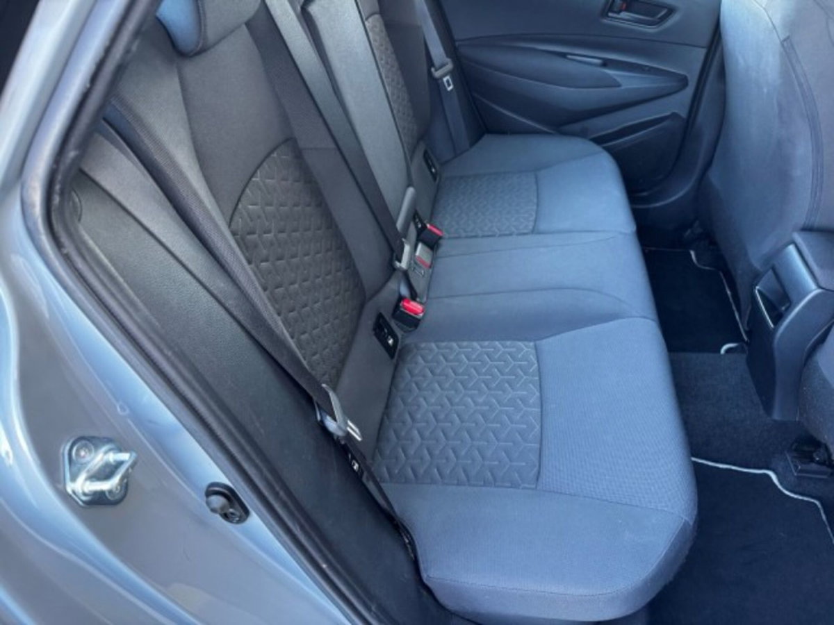 Toyota Corolla Touring Sports 1.8h Active auto (18)