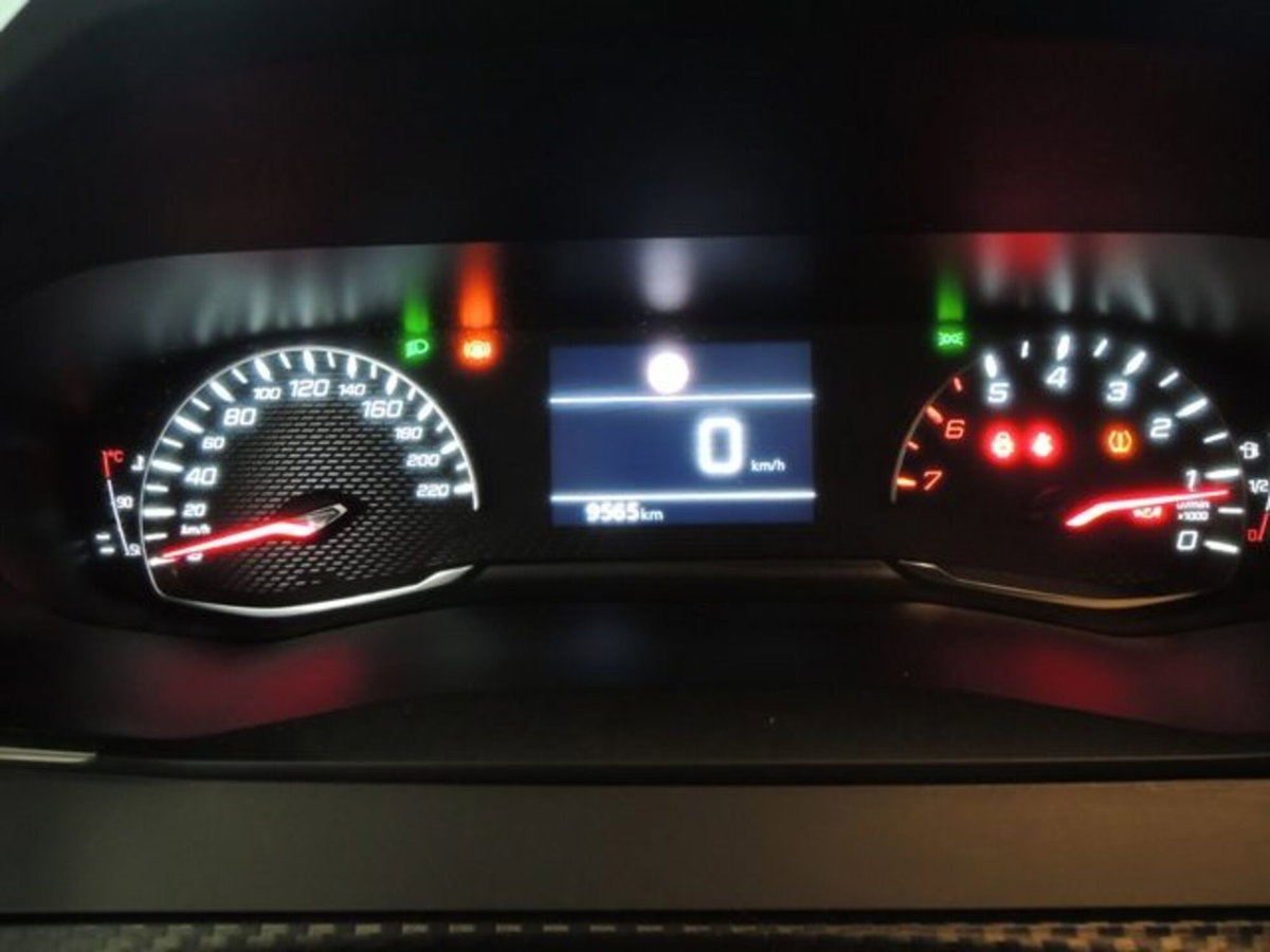 Peugeot 208 1.2 puretech Active s&s 100cv (12)