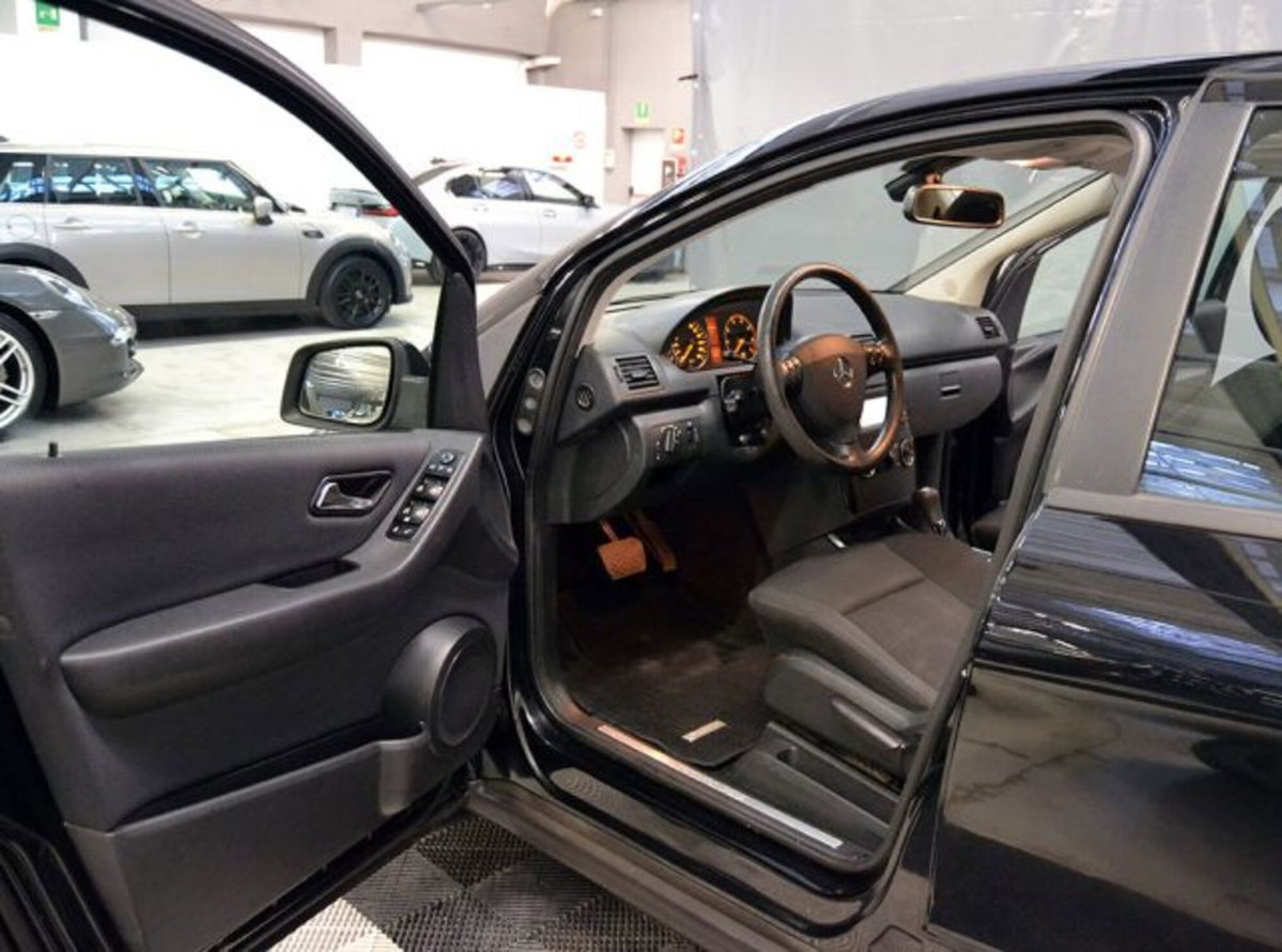Mercedes-Benz Classe A 160 AUTOMATIC (2)
