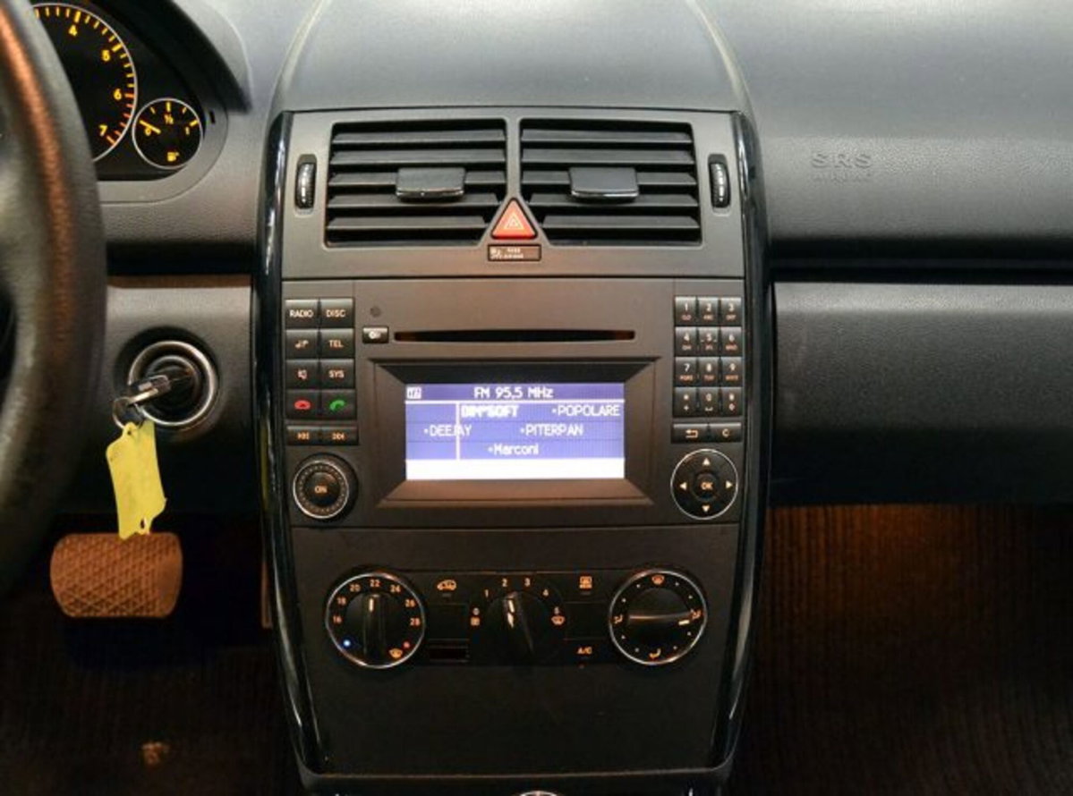 Mercedes-Benz Classe A 160 AUTOMATIC (6)