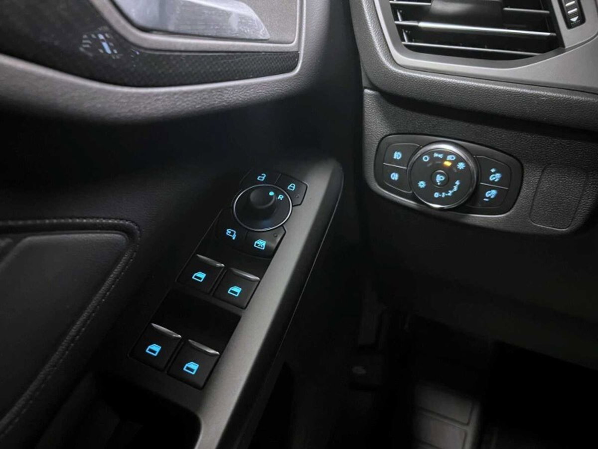 Ford Focus Station Wagon 1.5 EcoBlue 115 CV automatico SW ST-Line Design (15)