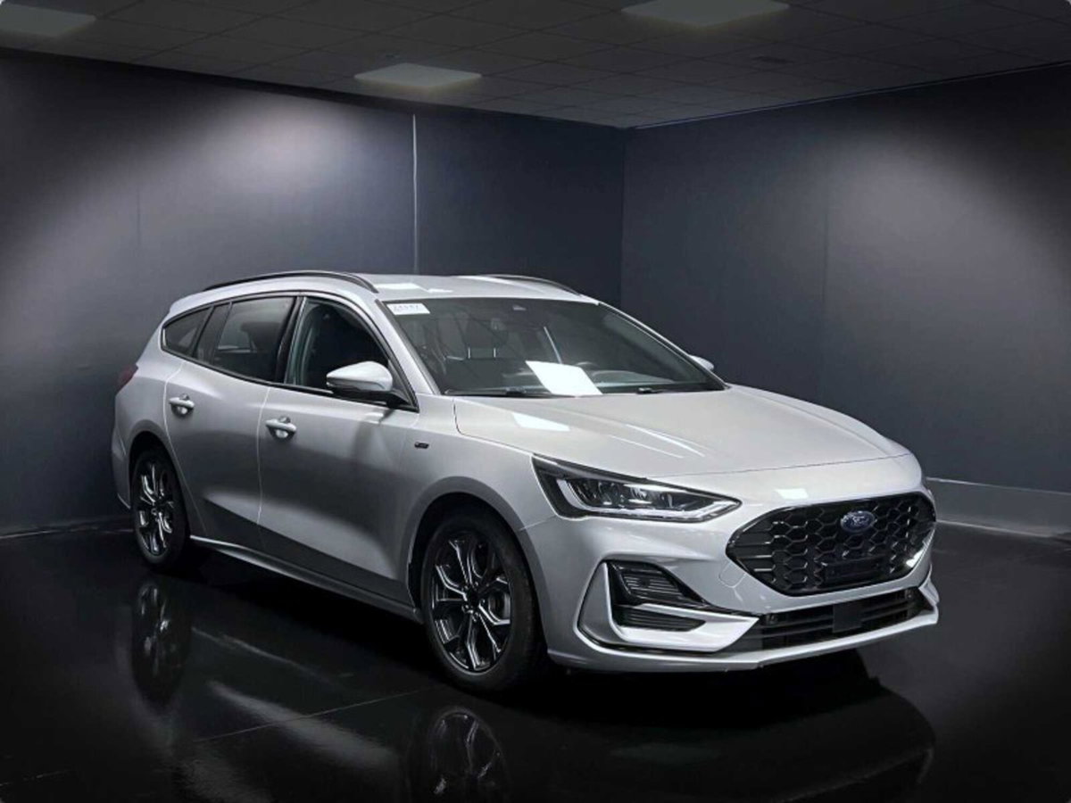 Ford Focus Station Wagon 1.5 EcoBlue 115 CV automatico SW ST-Line Design (3)