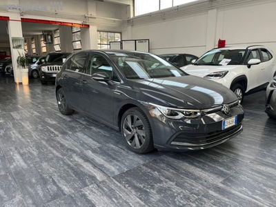 Volkswagen Golf 1.5 eTSI 130 CV EVO ACT DSG R-Line usata