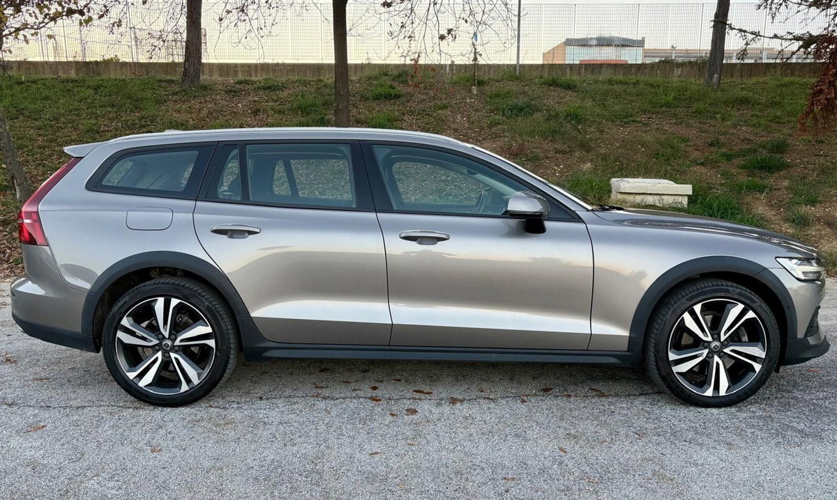 Volvo V60 Cross Country D4 Geartronic Business Plus (3)