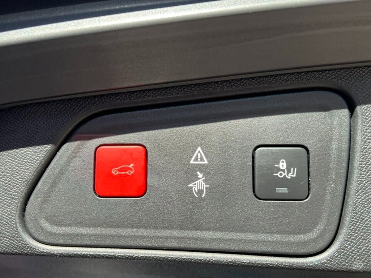 Peugeot 3008 BlueHDi 130 S&S Allure (19)