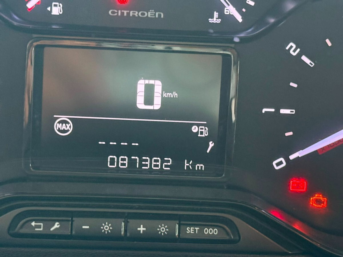 Citroen C3 BlueHDi 100 S&S Shine Pack (15)