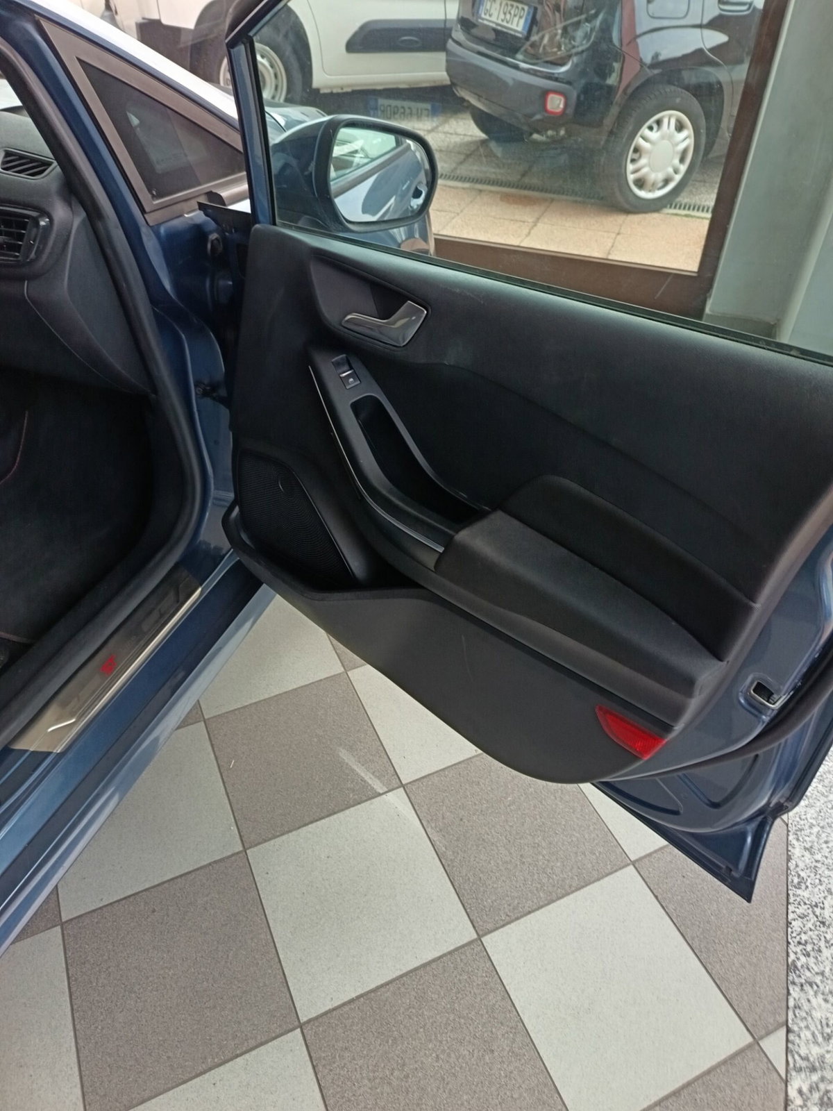 Ford Fiesta 1.0 EcoBoost 100CV 5 porte ST-Line (11)