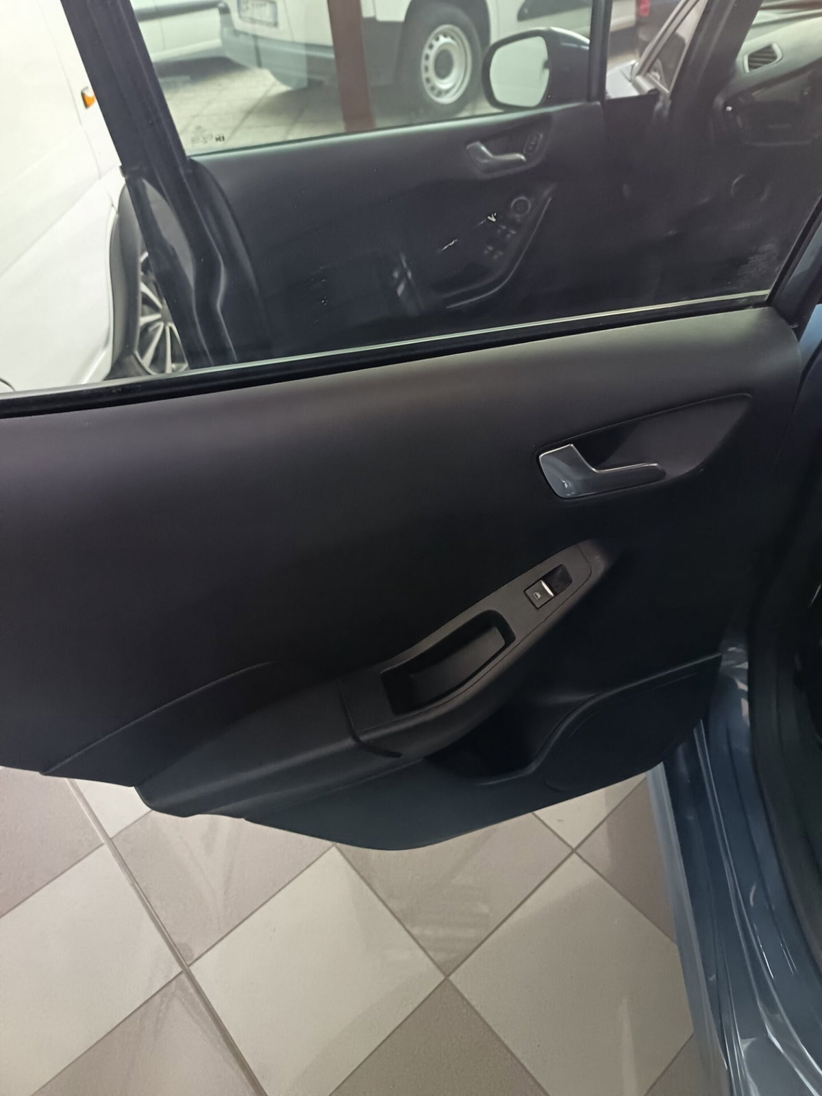 Ford Fiesta 1.0 EcoBoost 100CV 5 porte ST-Line (9)
