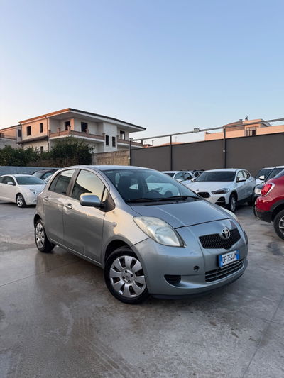 Toyota Yaris 1.0 5 porte Sol usata