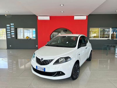 Lancia Ypsilon 1.0 FireFly 5 porte S&S Hybrid Ecochic Gold usata