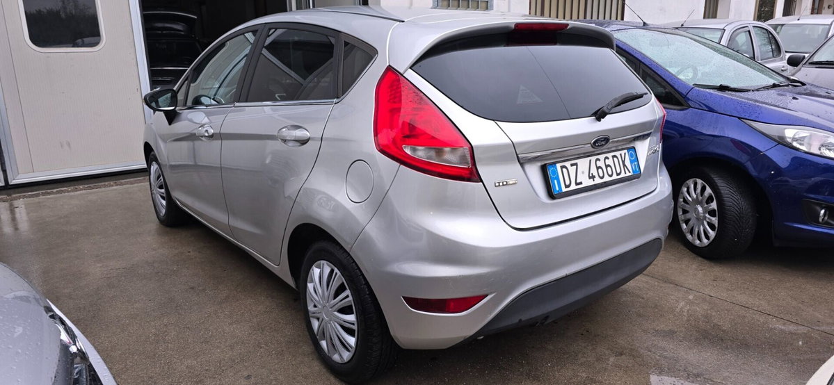 Ford Fiesta 1.4 TDCi 5p. Ghia (14)