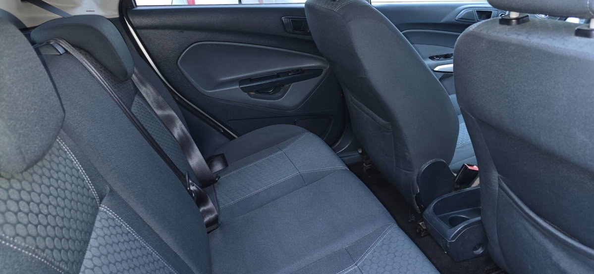 Ford Fiesta 1.4 TDCi 5p. Ghia (17)