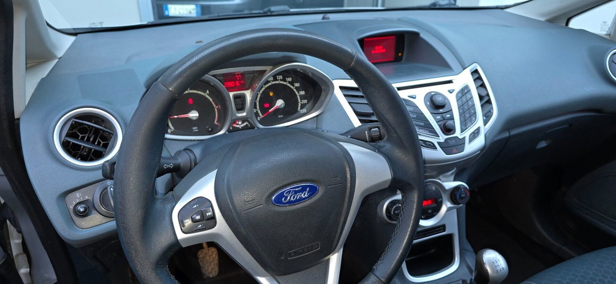Ford Fiesta 1.4 TDCi 5p. Ghia (18)