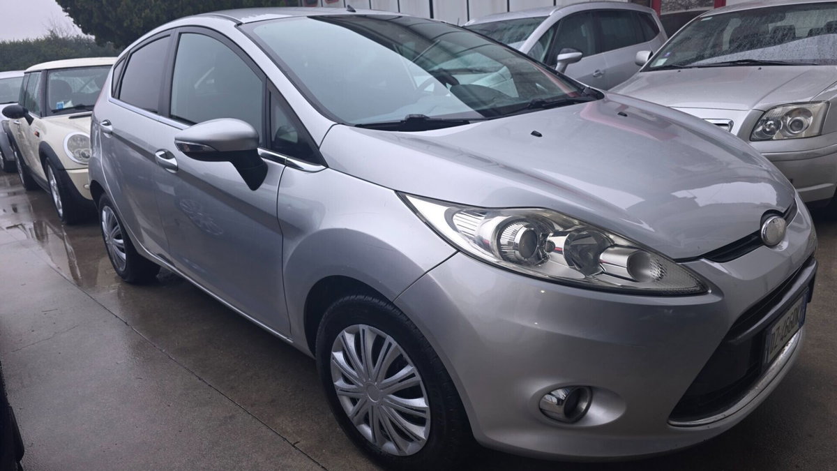 Ford Fiesta 1.4 TDCi 5p. Ghia (2)