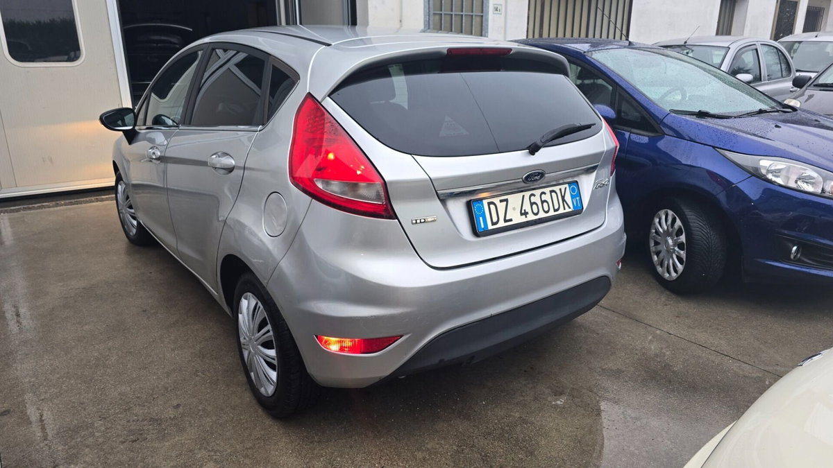 Ford Fiesta 1.4 TDCi 5p. Ghia (5)