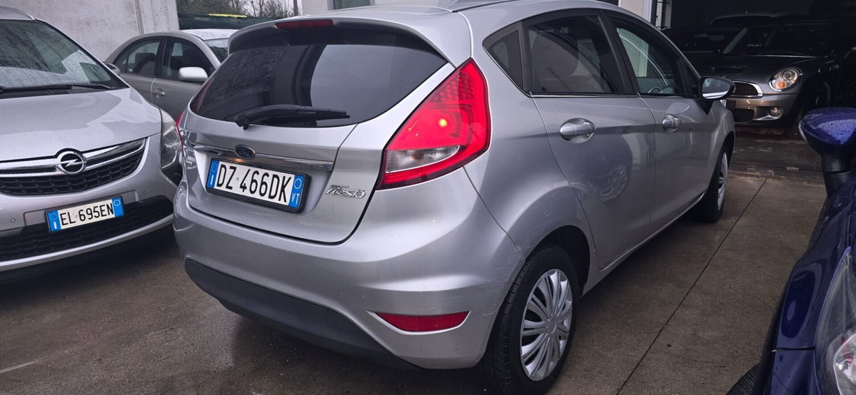 Ford Fiesta 1.4 TDCi 5p. Ghia (8)