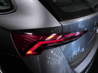 Skoda Octavia Station Wagon 2.0 TDI EVO SCR DSG Wagon Executive (10)