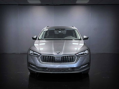 Skoda Octavia Station Wagon 2.0 TDI EVO SCR DSG Wagon Executive (2)