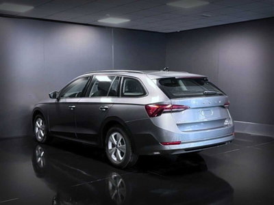 Skoda Octavia Station Wagon 2.0 TDI EVO SCR DSG Wagon Executive (6)