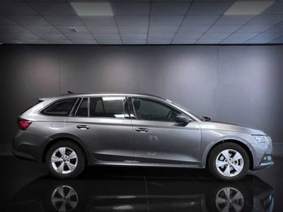 Skoda Octavia Station Wagon 2.0 TDI EVO SCR DSG Wagon Executive (8)