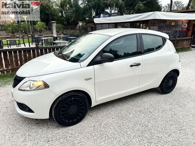 Lancia Ypsilon 1.0 FireFly 5 porte S&S Hybrid Silver Plus usata