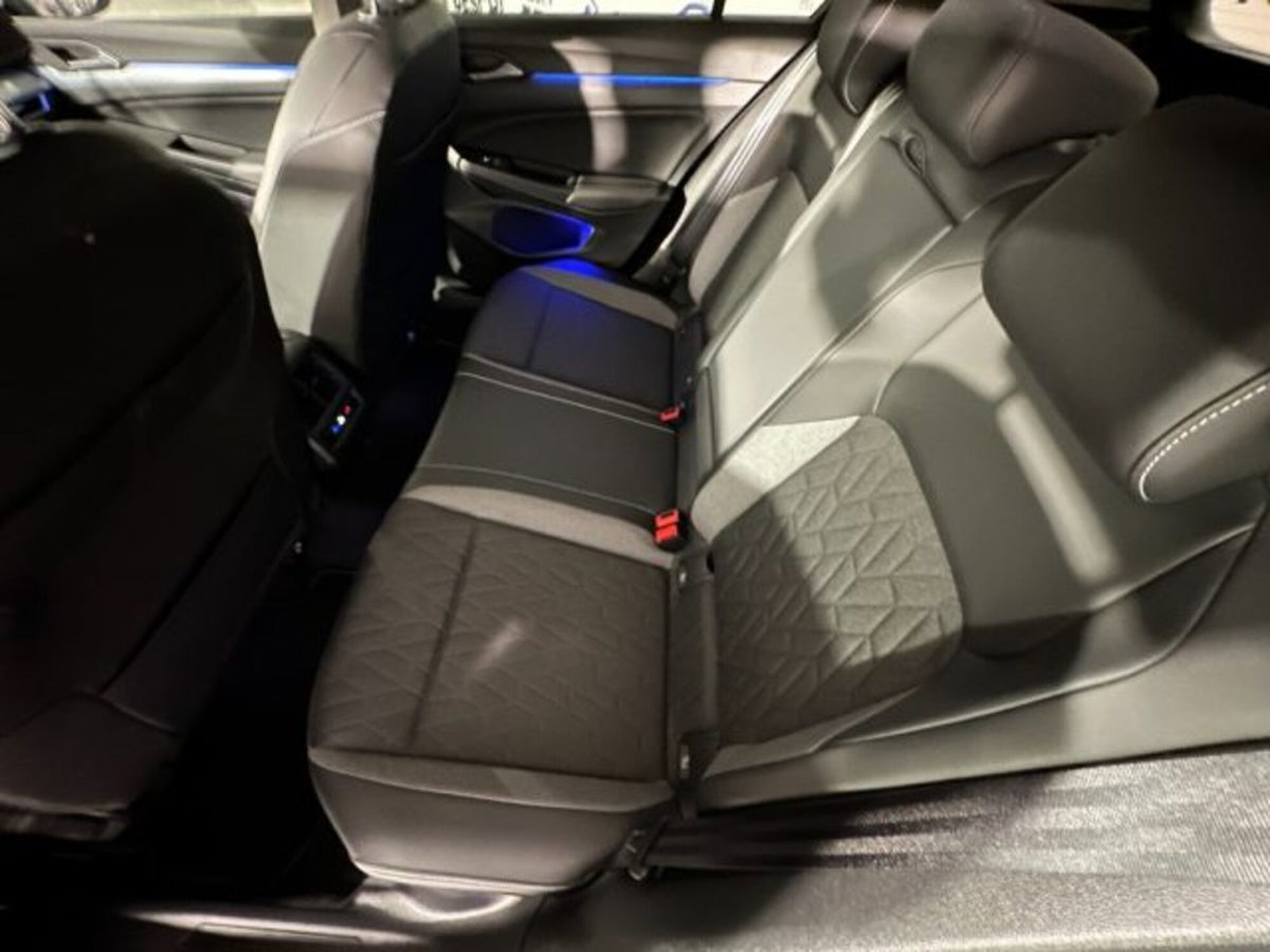 Volkswagen Golf 2.0 TDI 150 CV DSG SCR R-Line (8)