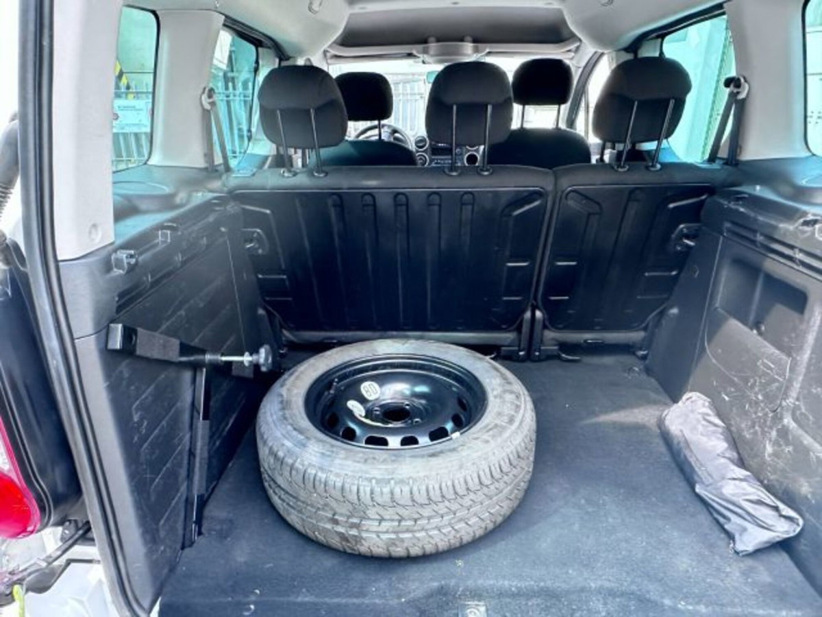 Peugeot Partner BlueHDi 100 4x4 Active Traction Control (9)