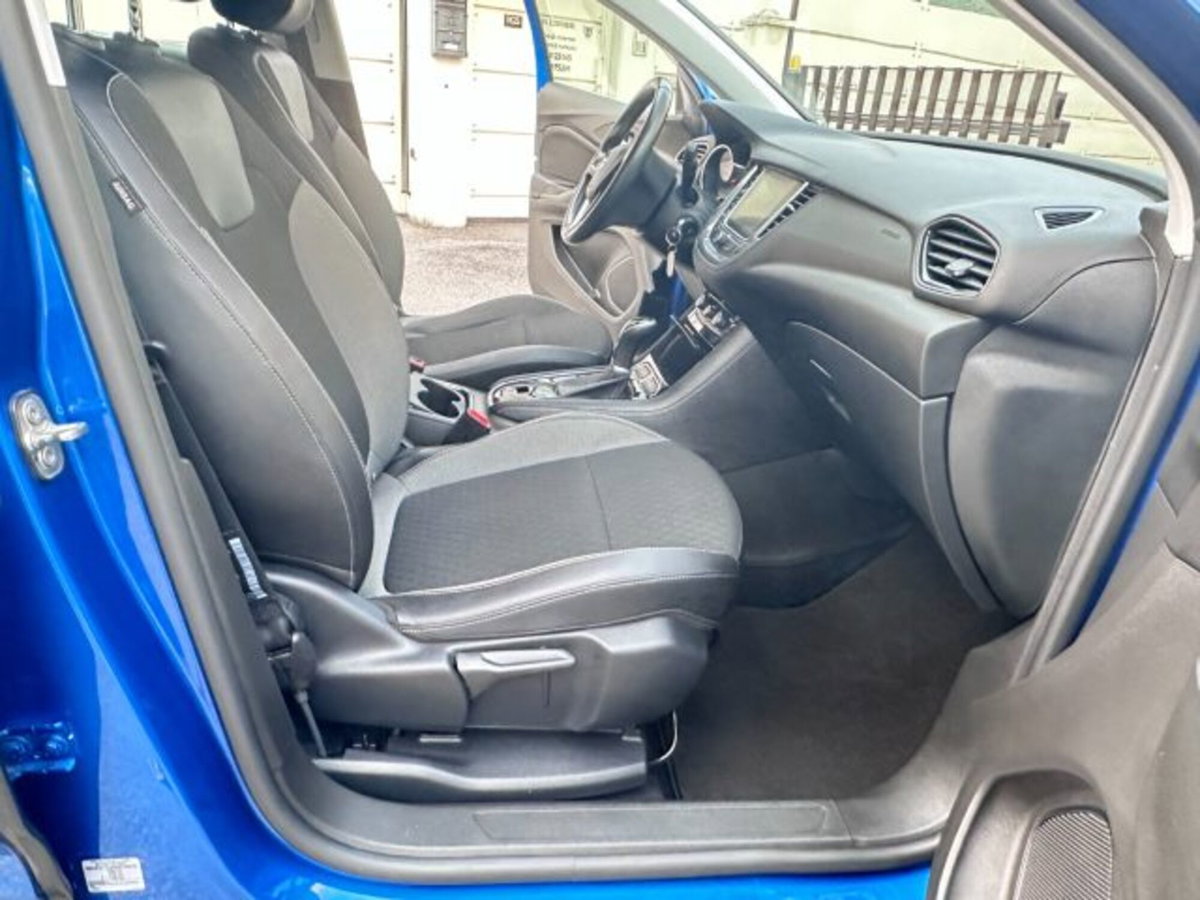 Opel Grandland 1.5 diesel Ecotec aut. Business Elegance (7)