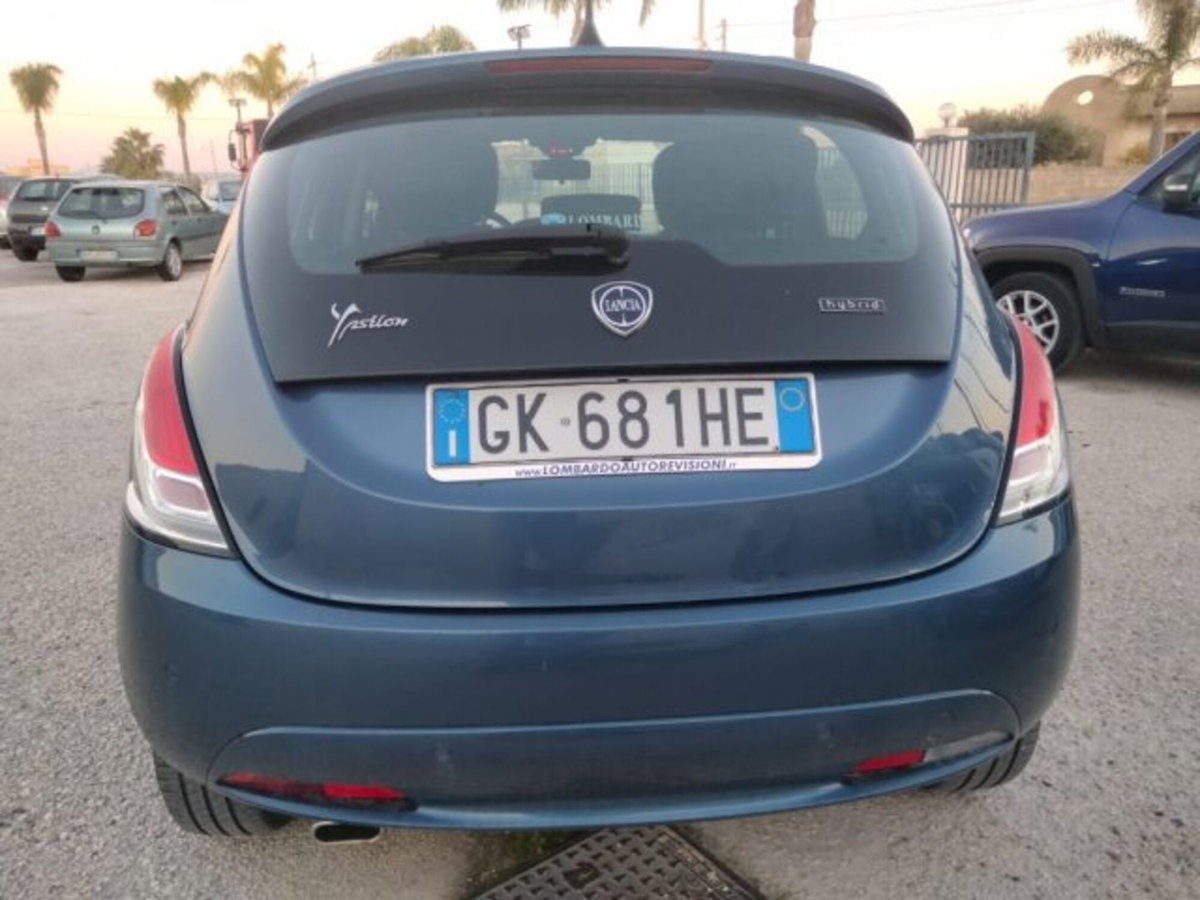 Lancia Ypsilon 1.0 FireFly 5 porte S&S Hybrid Ecochic Gold (2)