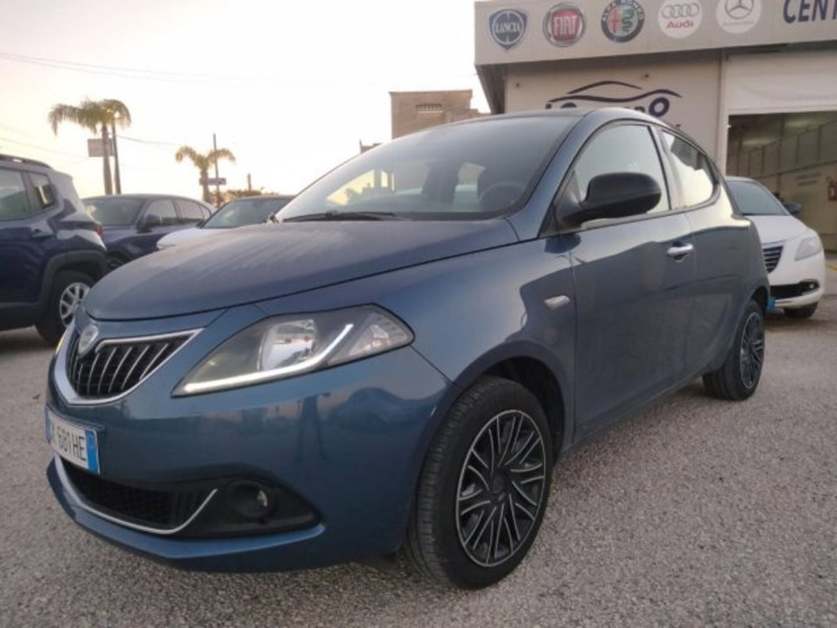 Lancia Ypsilon 1.0 FireFly 5 porte S&S Hybrid Ecochic Gold (4)