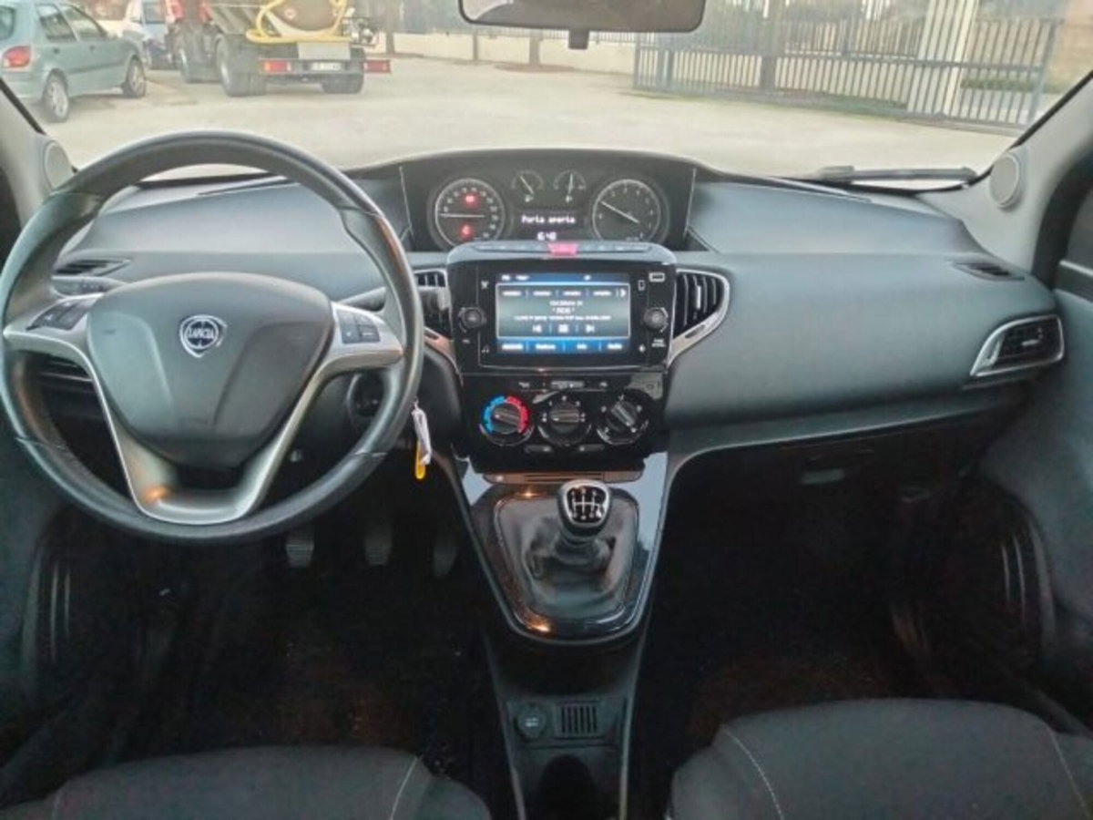 Lancia Ypsilon 1.0 FireFly 5 porte S&S Hybrid Ecochic Gold (5)