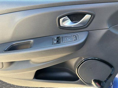 Renault Clio TCe 12V 90 CV GPL 5 porte Moschino Zen (9)
