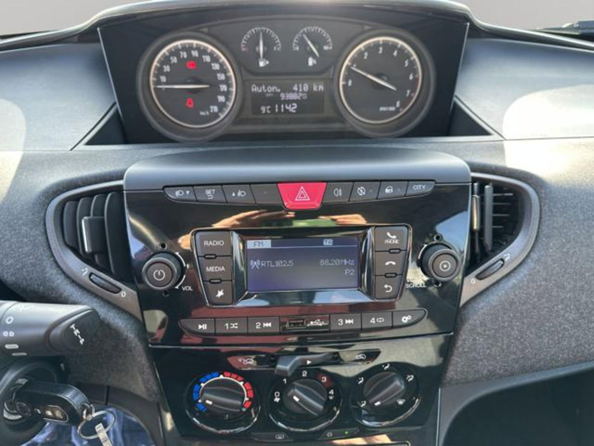 Lancia Ypsilon 1.0 FireFly 5 porte S&S Hybrid Ecochic Silver (10)