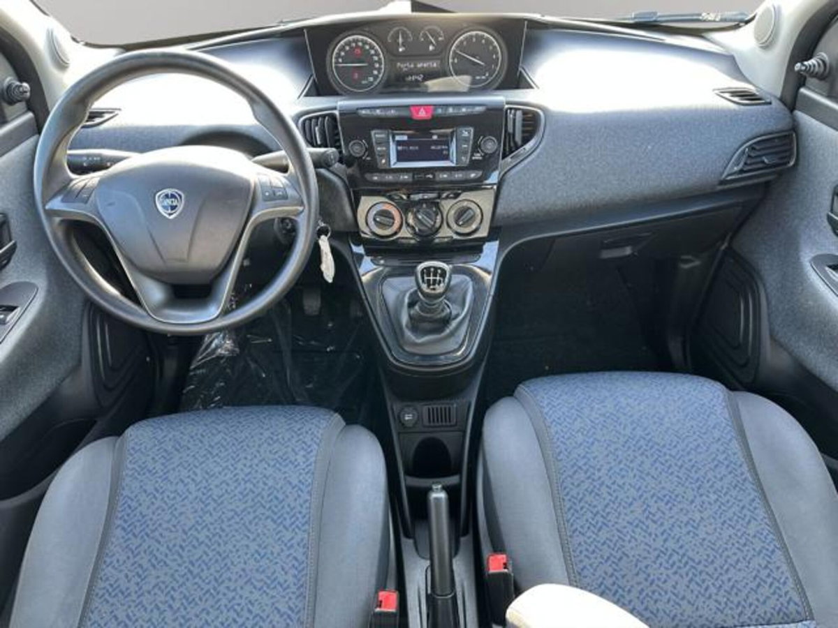 Lancia Ypsilon 1.0 FireFly 5 porte S&S Hybrid Ecochic Silver (13)