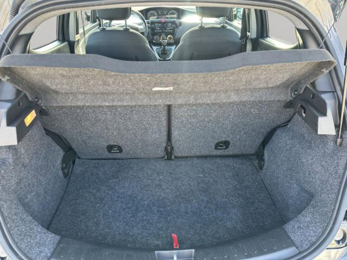 Lancia Ypsilon 1.0 FireFly 5 porte S&S Hybrid Ecochic Silver (14)