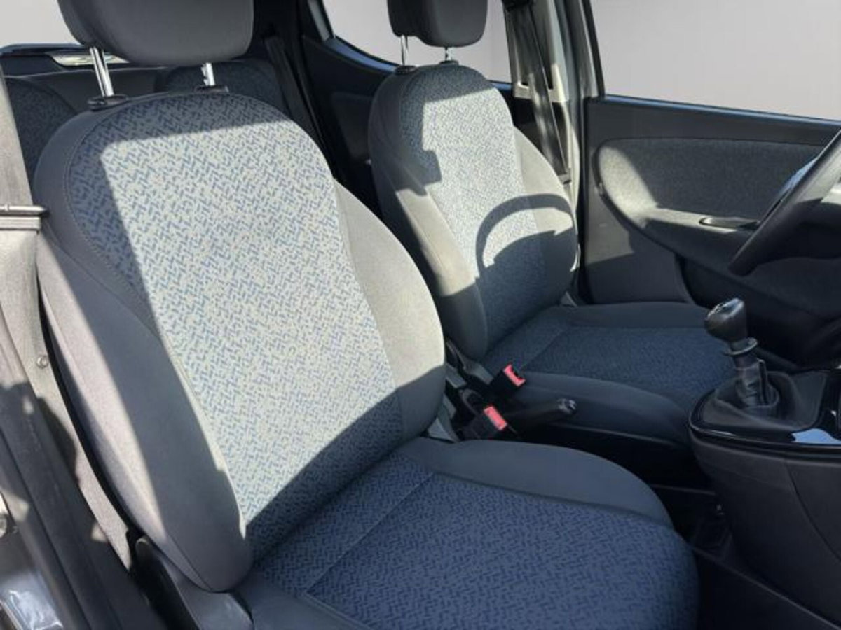 Lancia Ypsilon 1.0 FireFly 5 porte S&S Hybrid Ecochic Silver (15)