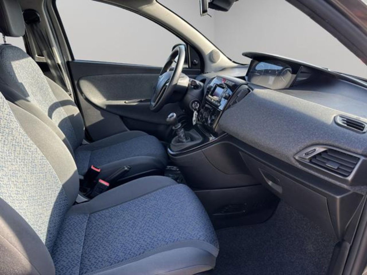 Lancia Ypsilon 1.0 FireFly 5 porte S&S Hybrid Ecochic Silver (16)