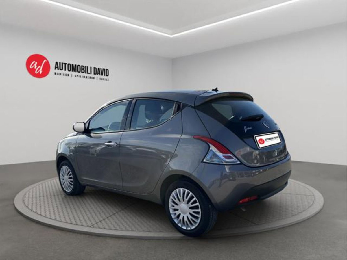 Lancia Ypsilon 1.0 FireFly 5 porte S&S Hybrid Ecochic Silver (3)