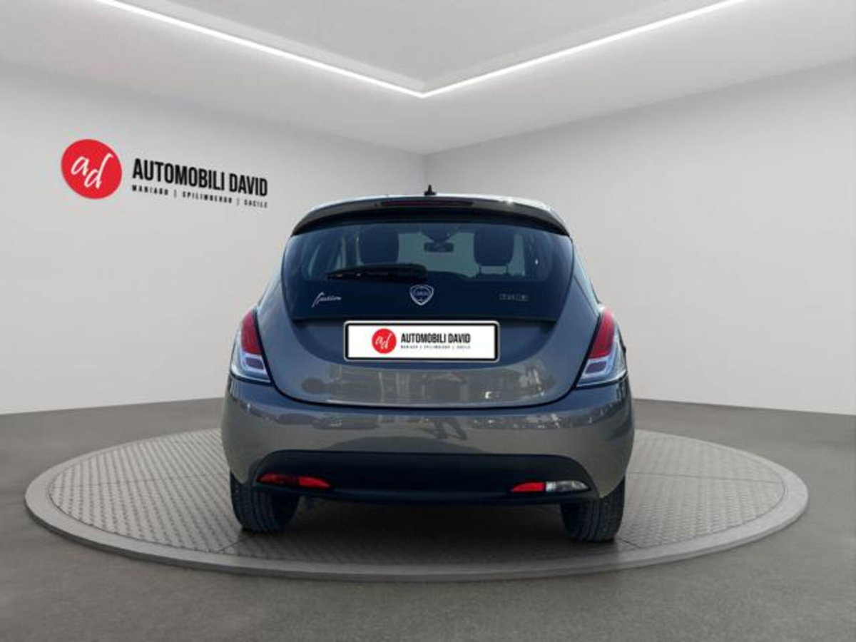 Lancia Ypsilon 1.0 FireFly 5 porte S&S Hybrid Ecochic Silver (6)