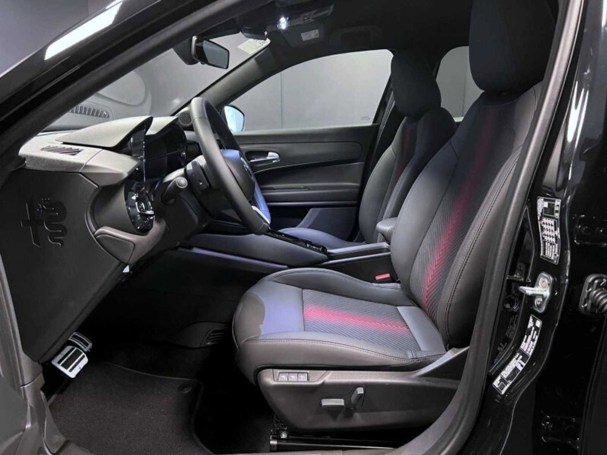 Alfa Romeo Junior 1.2 ibrida Speciale 145cv edct6 (13)