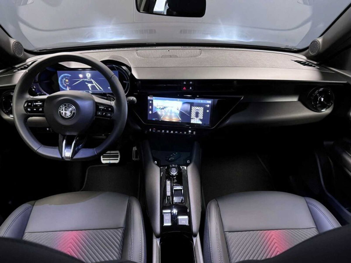 Alfa Romeo Junior 1.2 ibrida Speciale 145cv edct6 (17)