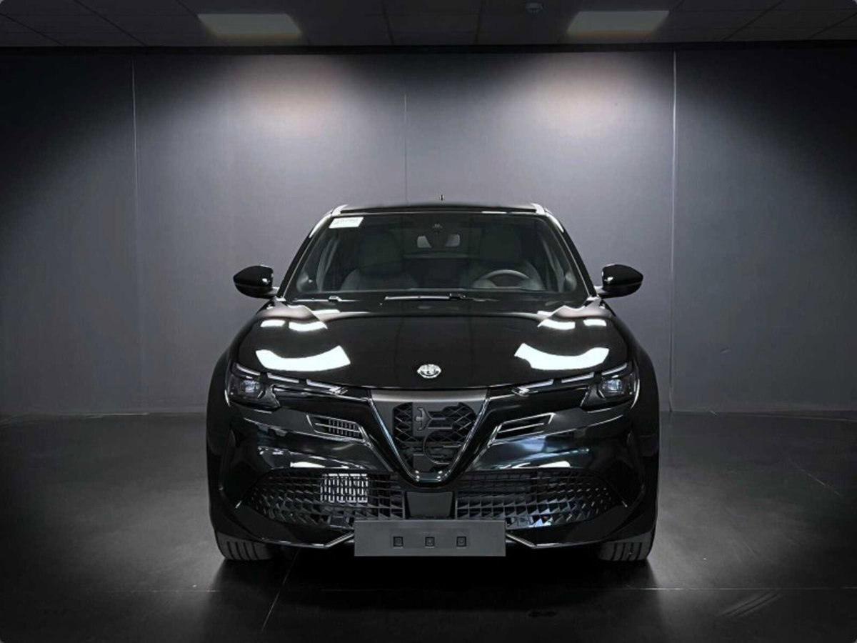 Alfa Romeo Junior 1.2 ibrida Speciale 145cv edct6 (2)