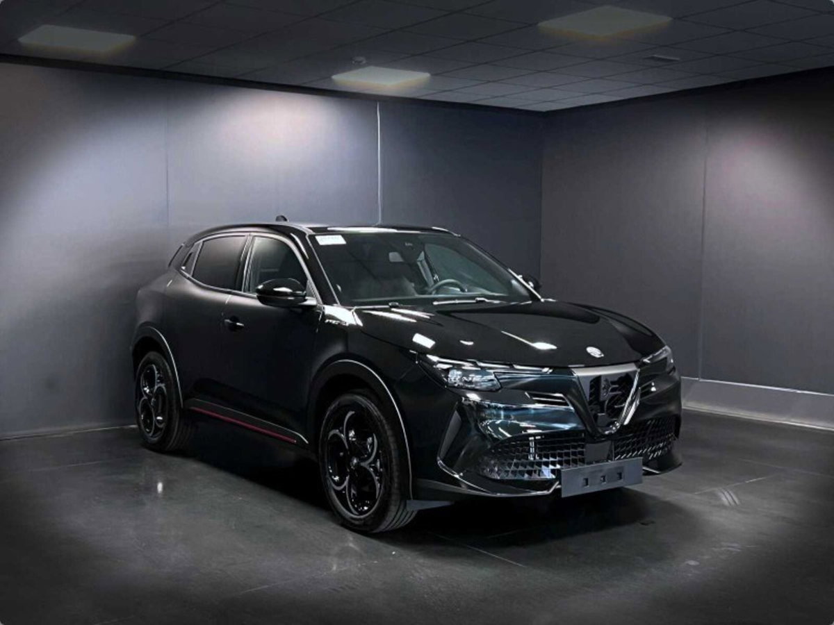 Alfa Romeo Junior 1.2 ibrida Speciale 145cv edct6 (3)