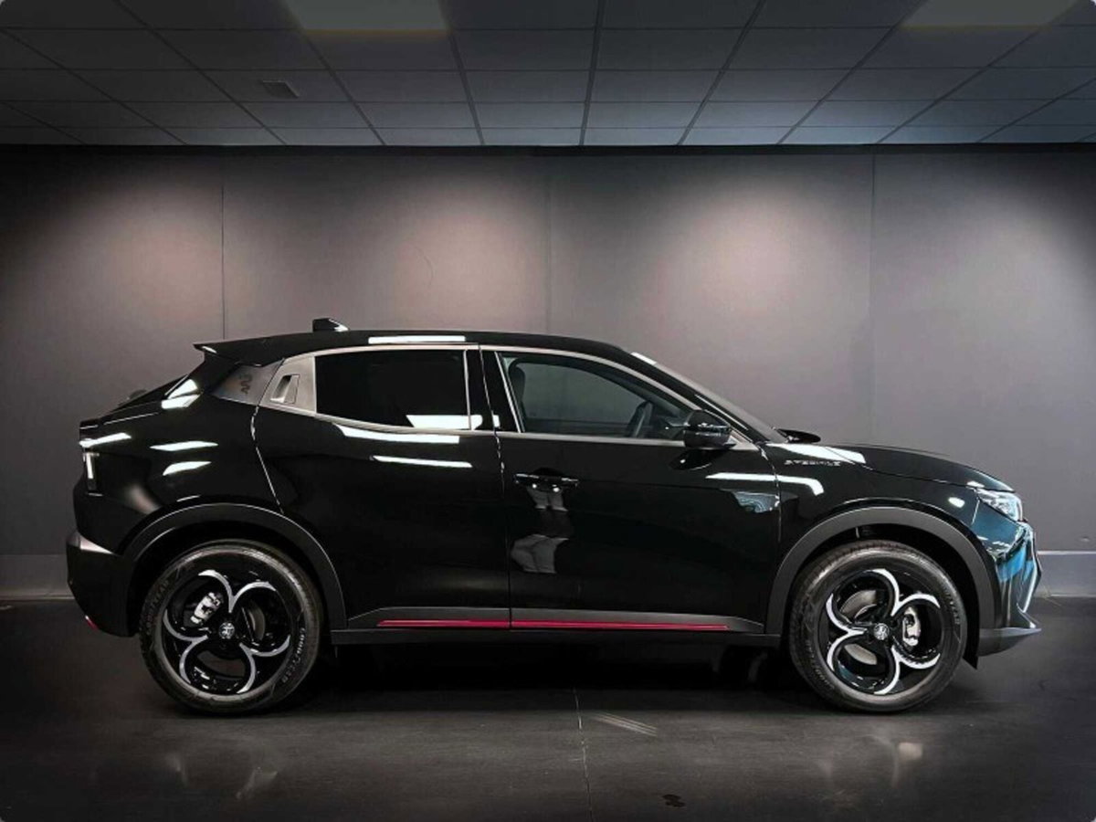 Alfa Romeo Junior 1.2 ibrida Speciale 145cv edct6 (8)