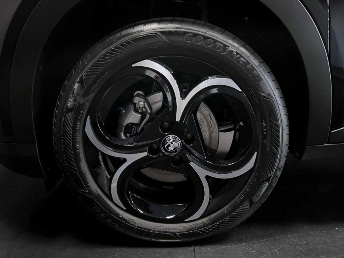 Alfa Romeo Junior 1.2 ibrida Speciale 145cv edct6 (9)
