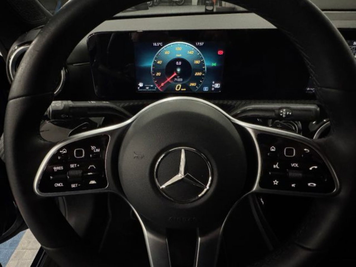 Mercedes-Benz CLA 200 d Automatic Business (11)