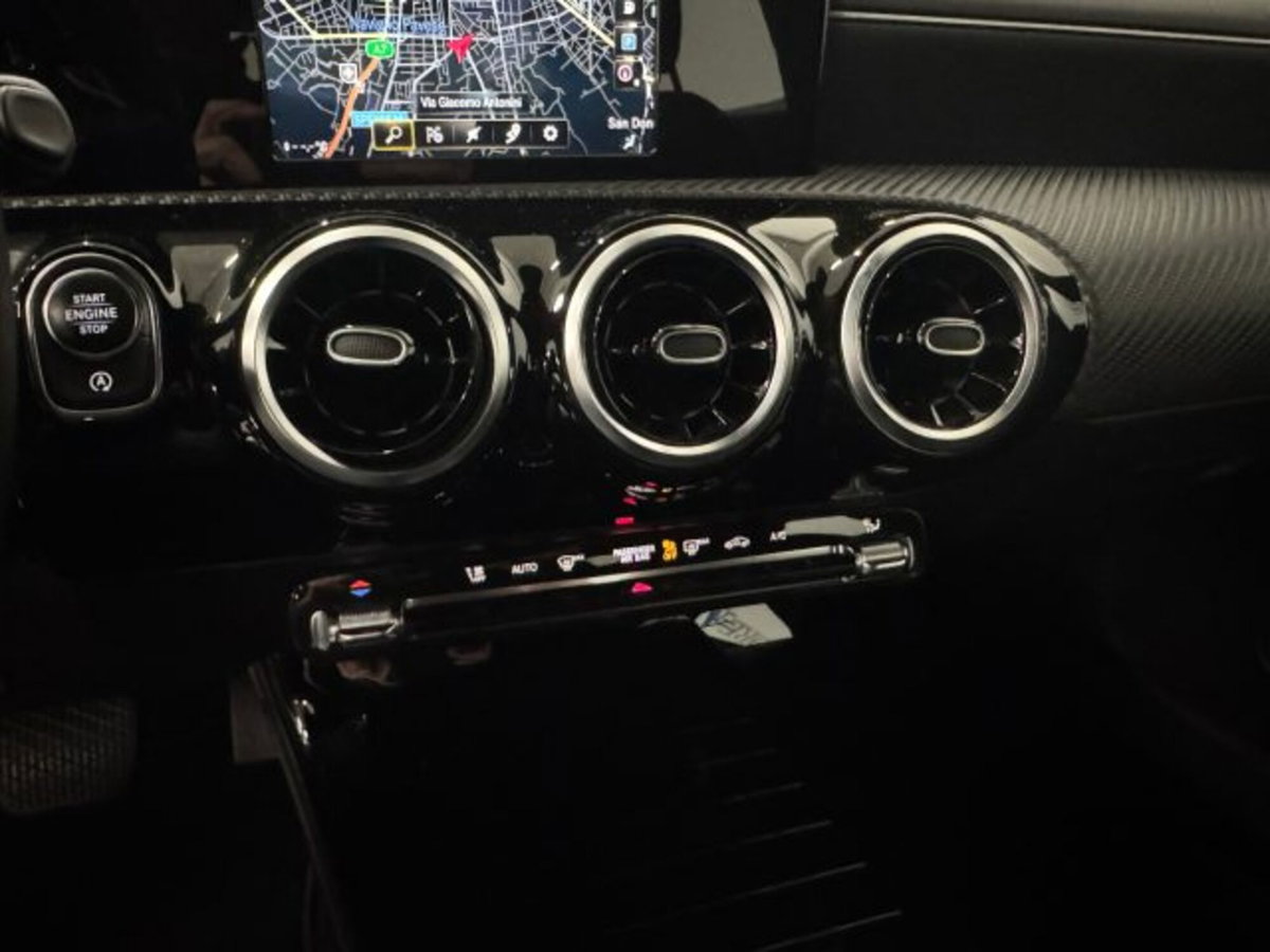 Mercedes-Benz CLA 200 d Automatic Business (13)